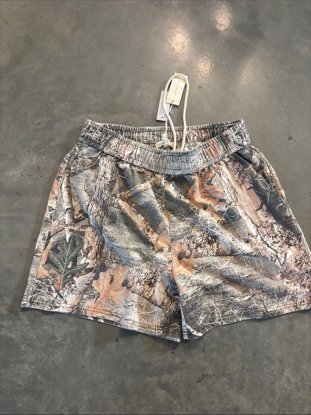 Buckle gilded intent camo shorts
